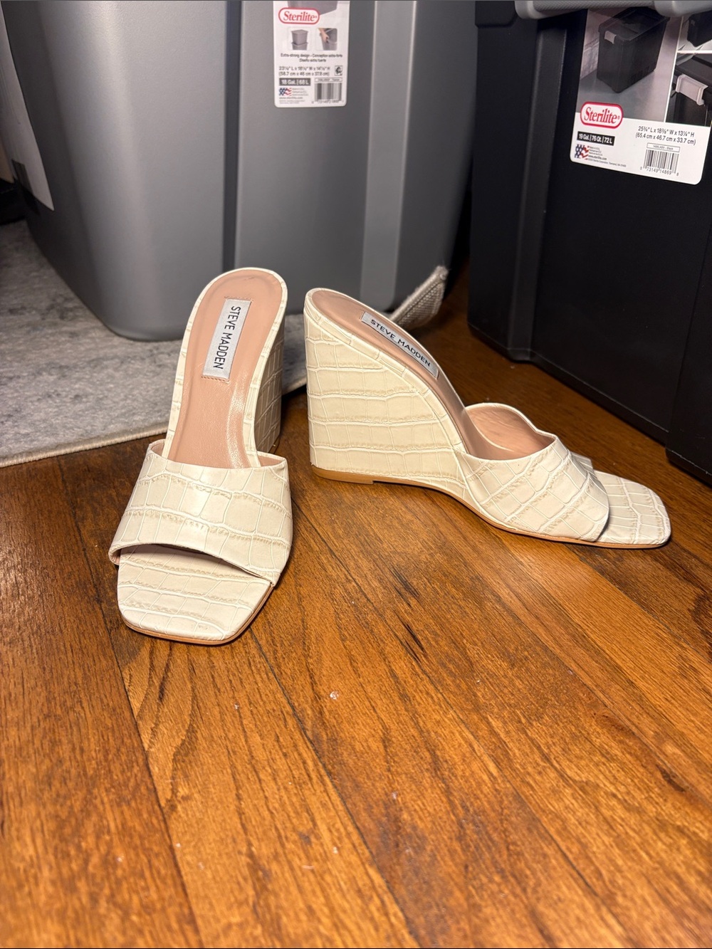 Steve Madden Cream Croc-Embossed Wedge Mules